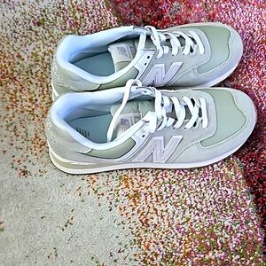 New Balance 574 beige NWB size 8
